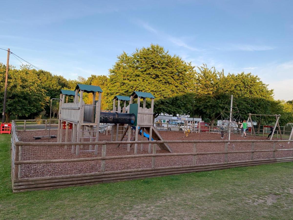Norfolk Caravan Staycation Pet Friendly Belton with Browston Exterior foto